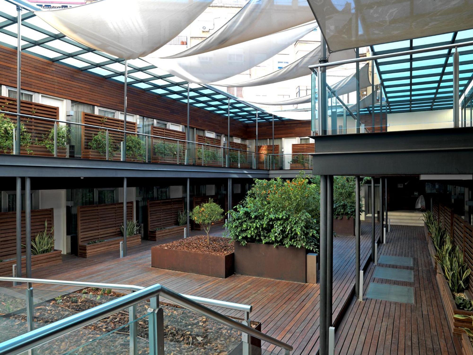 Hospes Palau De La Mar, Valencia, A Member Of Design Hotels Buitenkant foto The courtyard of the hotel
