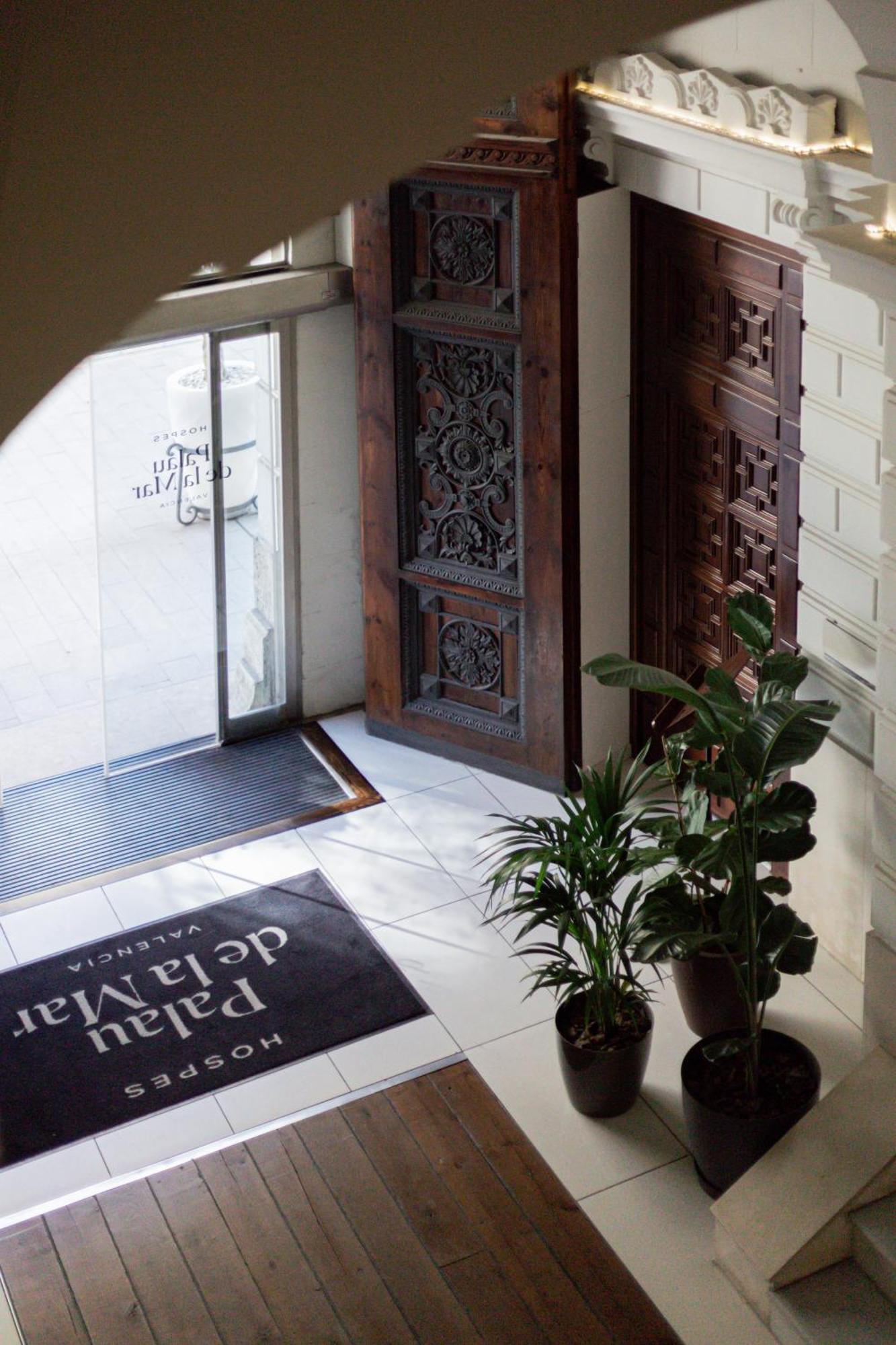 Hospes Palau De La Mar, Valencia, A Member Of Design Hotels Buitenkant foto Entrance to the hotel