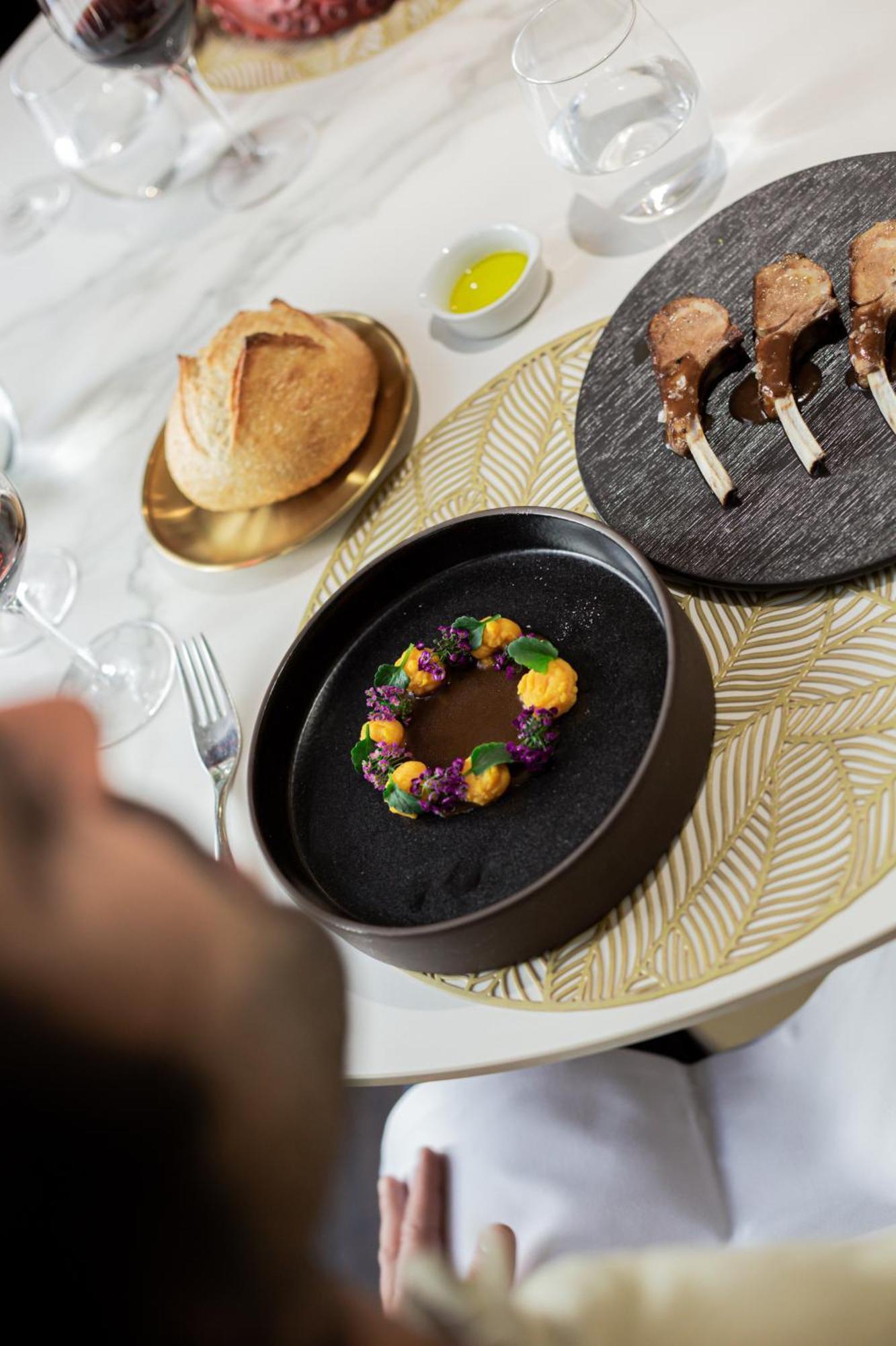 Hospes Palau De La Mar, Valencia, A Member Of Design Hotels Buitenkant foto A dish at the restaurant