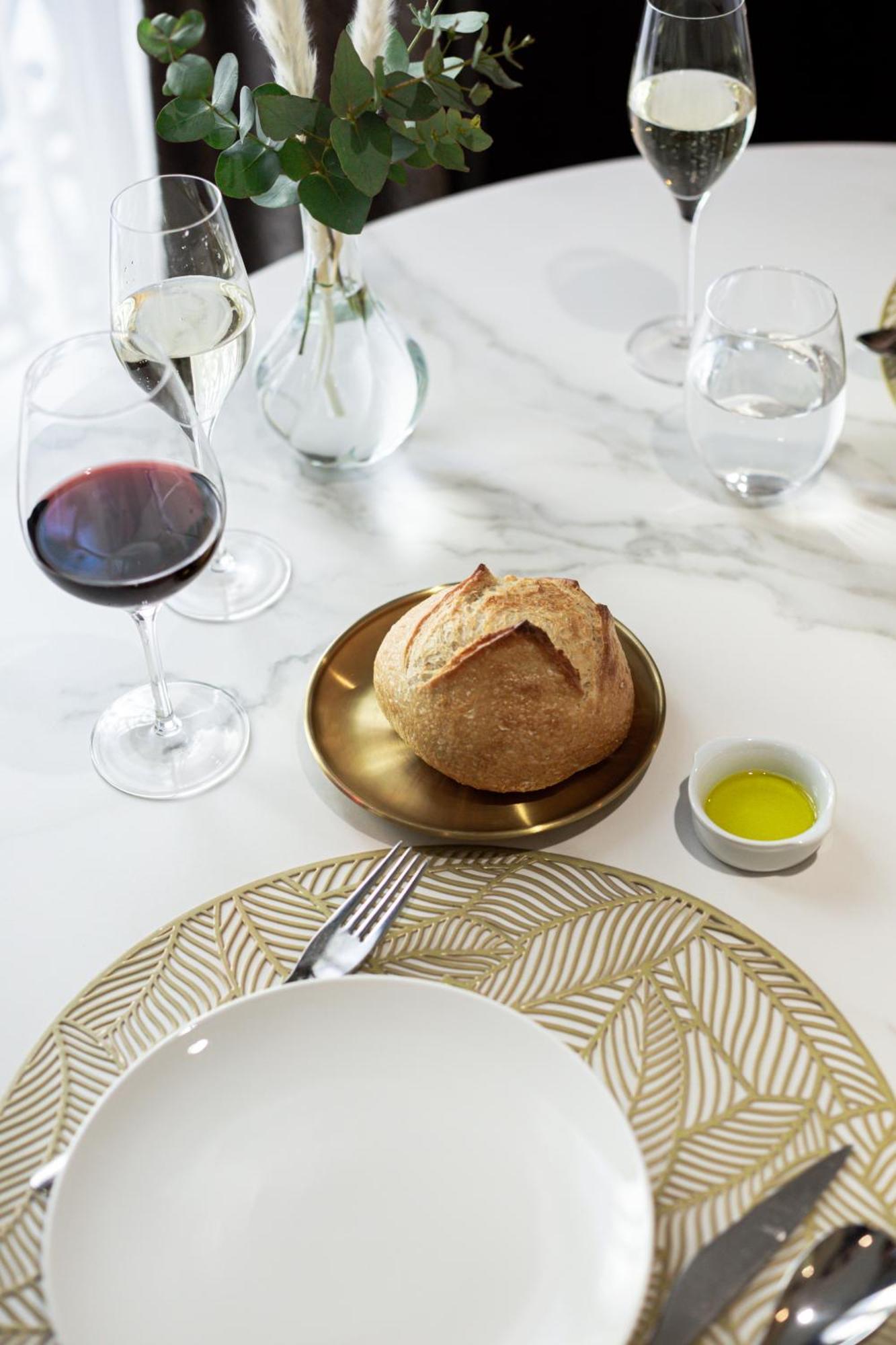 Hospes Palau De La Mar, Valencia, A Member Of Design Hotels Buitenkant foto Bread and olive oil
