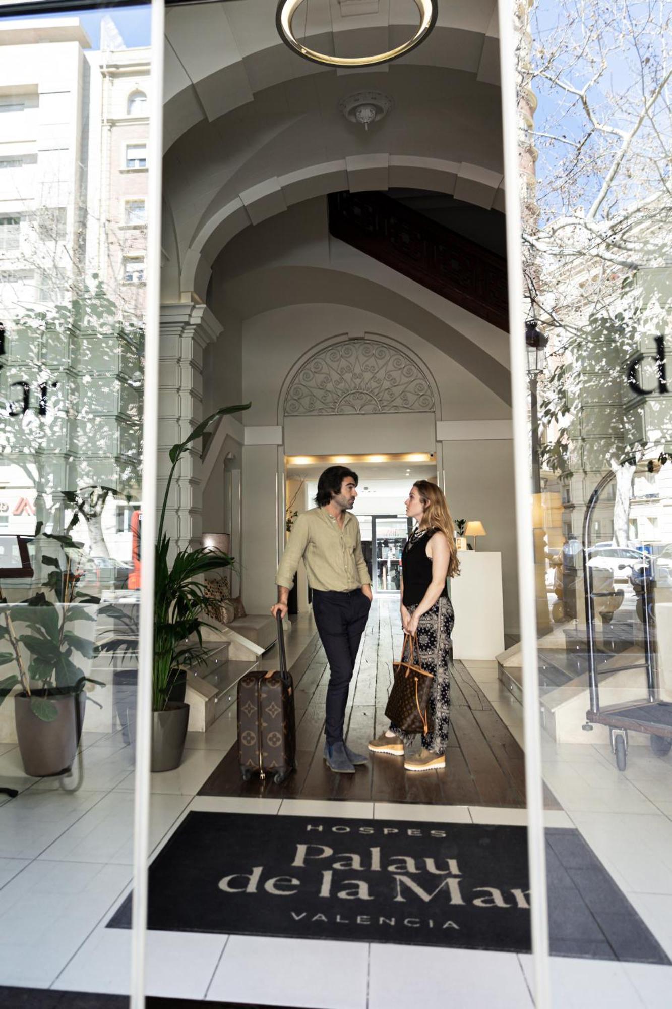Hospes Palau De La Mar, Valencia, A Member Of Design Hotels Buitenkant foto The interior of the shopping mall