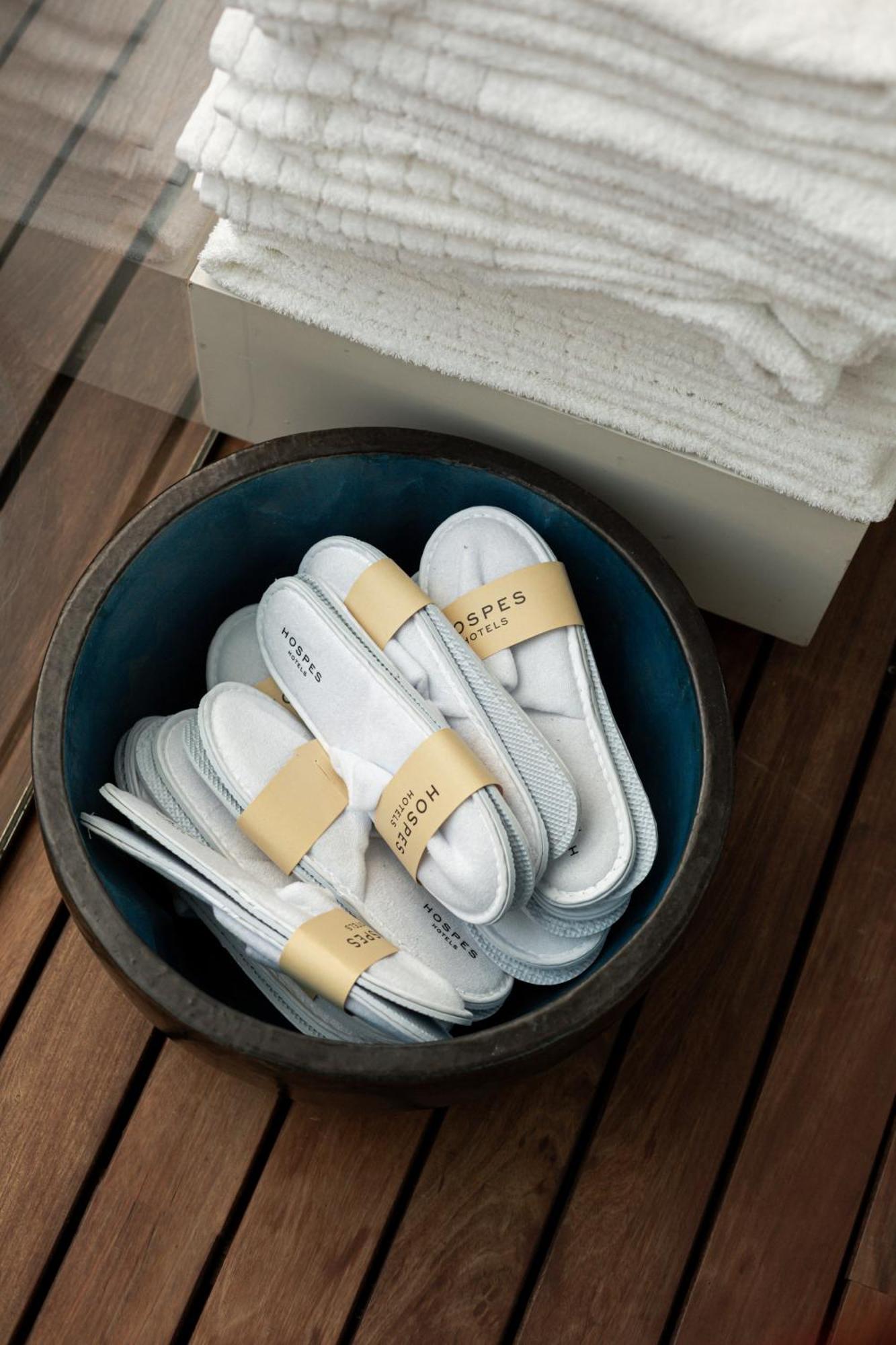 Hospes Palau De La Mar, Valencia, A Member Of Design Hotels Buitenkant foto Slippers at a spa