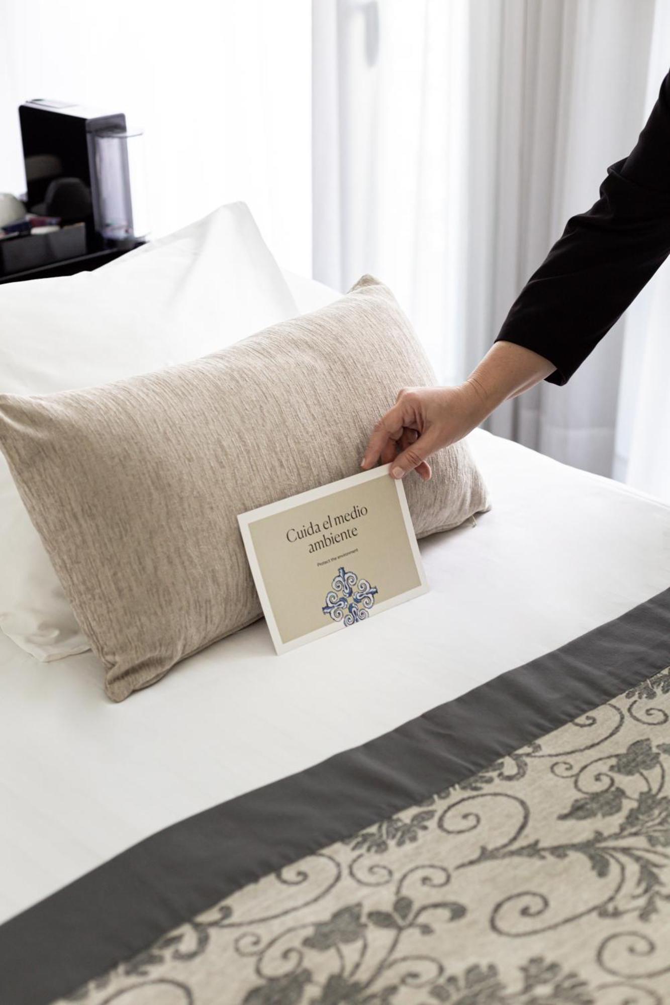 Hospes Palau De La Mar, Valencia, A Member Of Design Hotels Buitenkant foto A turndown service