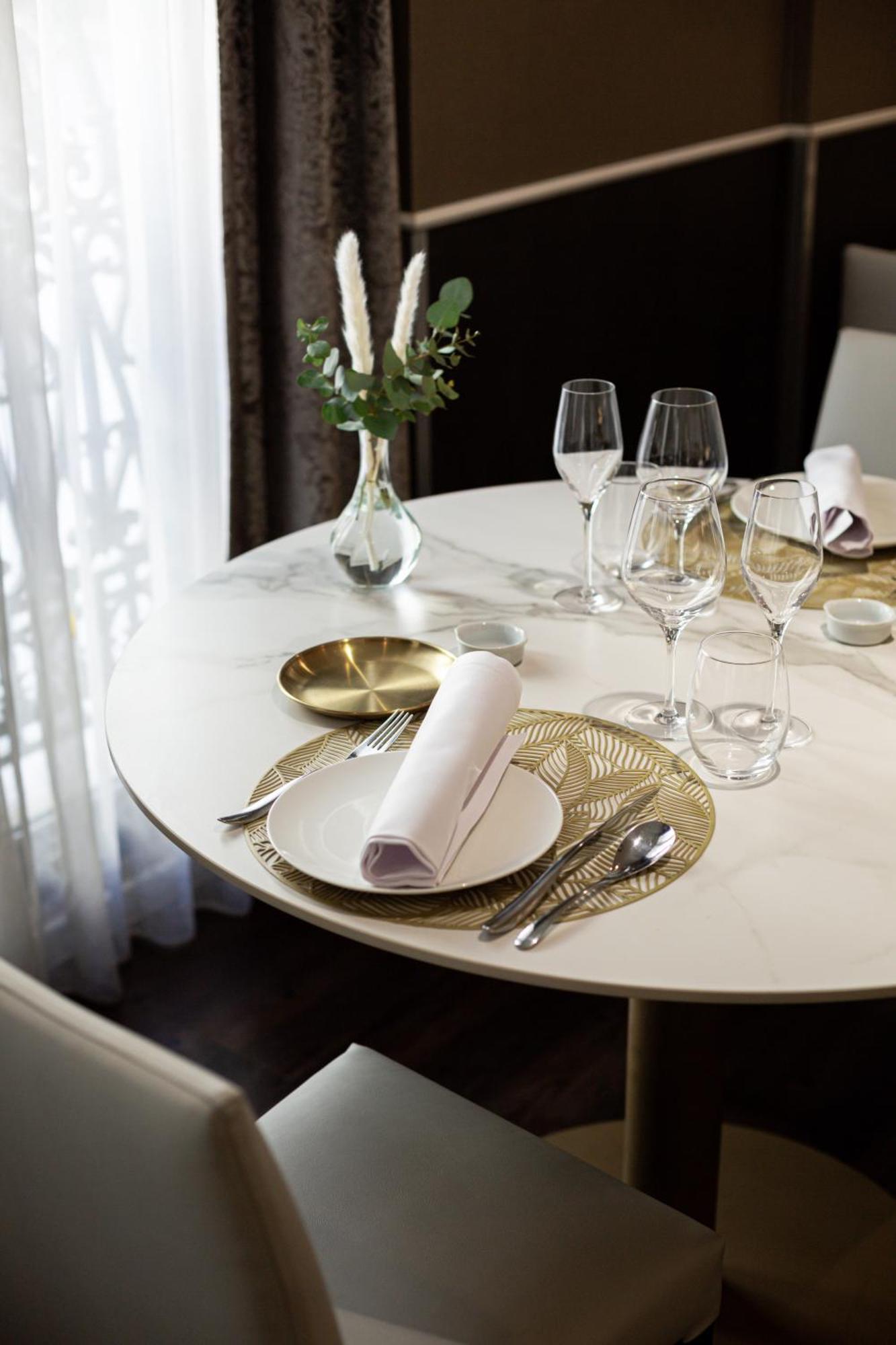 Hospes Palau De La Mar, Valencia, A Member Of Design Hotels Buitenkant foto A place setting
