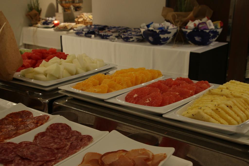 Hospes Palau De La Mar, Valencia, A Member Of Design Hotels Buitenkant foto A selection of cold cuts