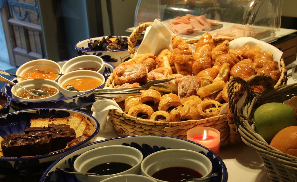 Hospes Palau De La Mar, Valencia, A Member Of Design Hotels Buitenkant foto A selection of Danish pastries